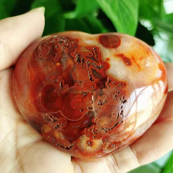 Tre naturlige rød agat krystaller hjertet boligindretning, krystal healing sten