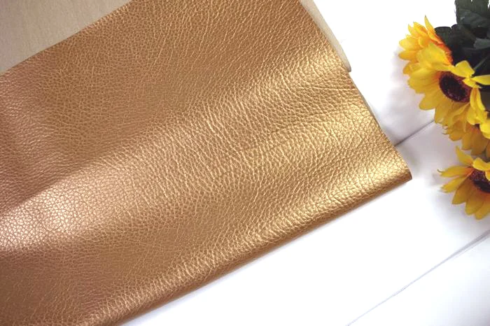 138*100cm 0,7 mm tykkelse guld Stort litchi mønster Imiteret Læder Stof til at Sy, PU-kunstlæder taske materiale til DIY