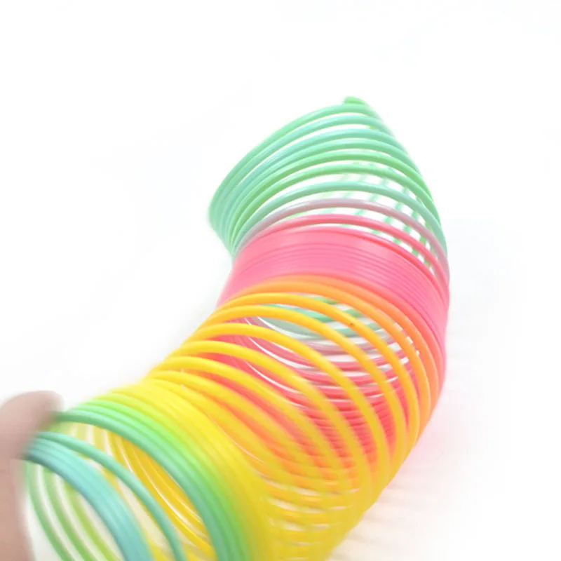 Billige 1 stk Magic Plast Springs Rainbow Kids Legetøj 8.7*9cm Store Magiske Farverige Sjove Klassiske Legetøj Til Børn Regnbuens cirkel