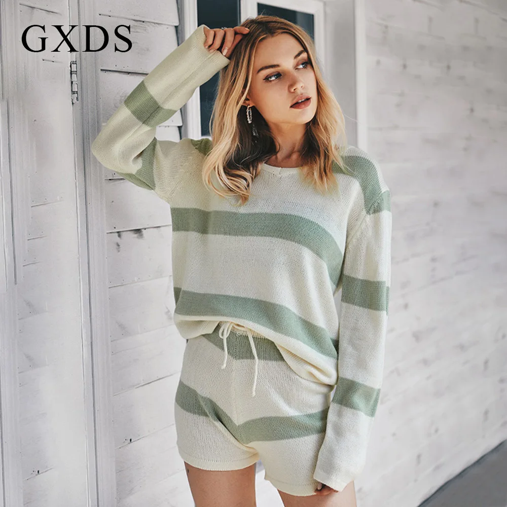 GXDS Sweater Passer Sexet-V-hals Efterår Mode Strikket Afslappet langærmet Lace Shorts Stribet Jakkesæt To delt Sæt Kvinder Crop Tops