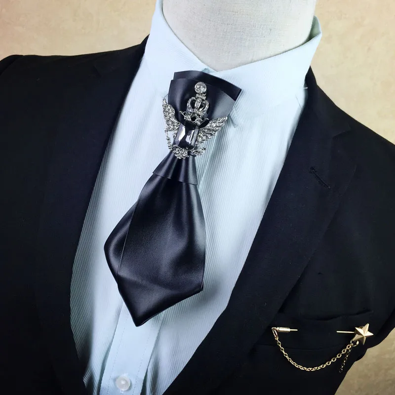 Jeg-Remiel High-end-Multilagsbelægning Retro Britisk Rhinestone Bow Tie Broche Mænds Brocher Pins Generelt Bowtie Cravat Shirt Tilbehør