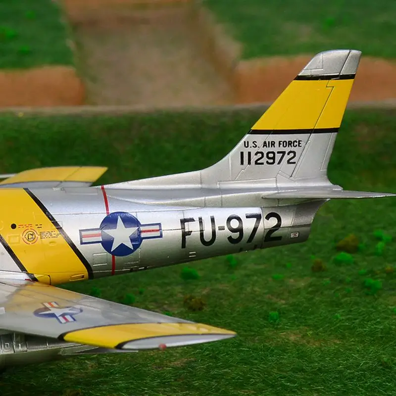 Præ-bygget 1/72 F-86 Sabre transsoniske jet fejet wing fighter F-86F fly hobby collectible færdige plast fly model